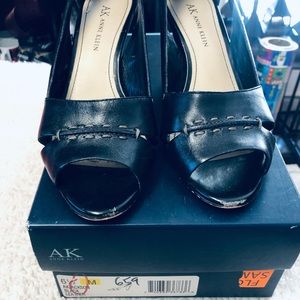 Anne Klein Black leather shoes